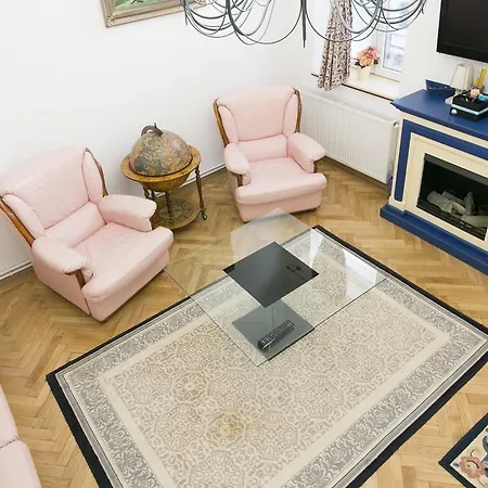 Apartment Zestrea *